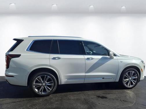 2025 Cadillac XT6 Premium Luxury FWD
