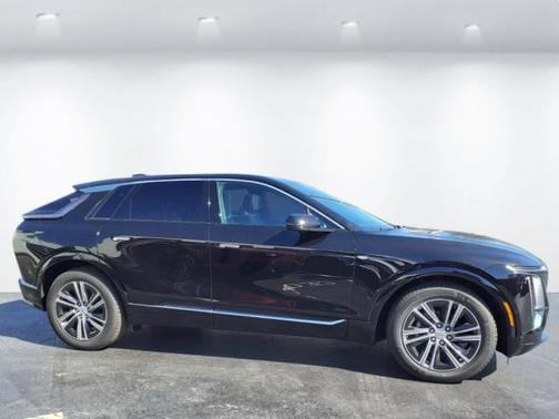 2025 Cadillac LYRIQ Luxury 2