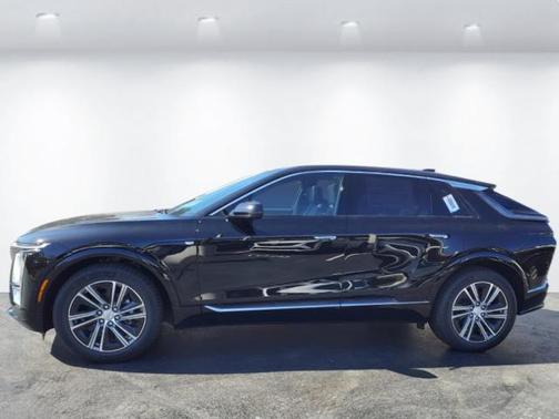2025 Cadillac LYRIQ Luxury 2