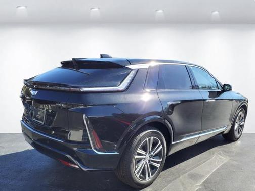 2025 Cadillac LYRIQ Luxury 2