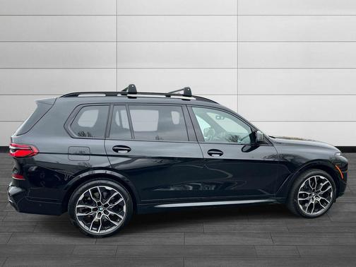 Black Sapphire Metallic 2025 BMW X7 M60i
