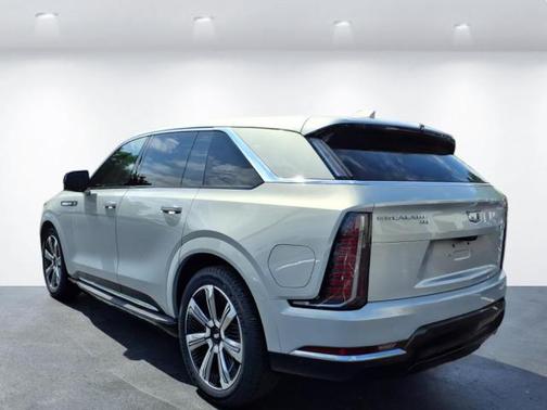 2025 Cadillac Escalade IQ Luxury 2