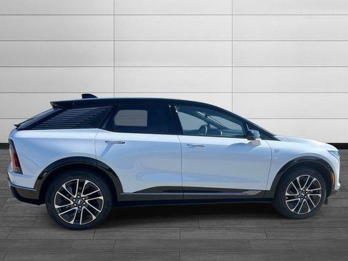 Vibrant White Tricoat 2027 Cadillac OPTIQ Sport