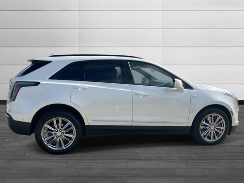 Crystal White Tricoat 2023 Cadillac XT5 Sport