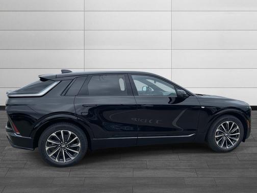 2025 Cadillac LYRIQ Sport