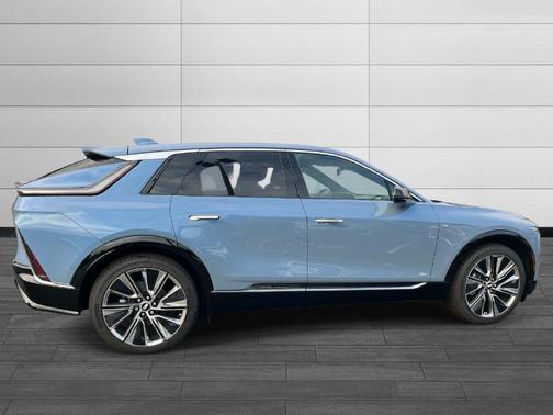 Blue Graphite Tricoat 2027 Cadillac LYRIQ Signature Luxury