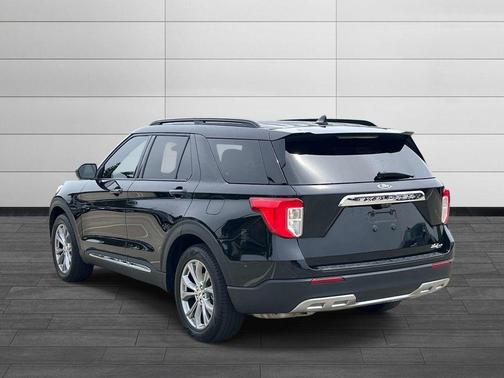 Agate Black Metallic 2022 Ford Explorer XLT