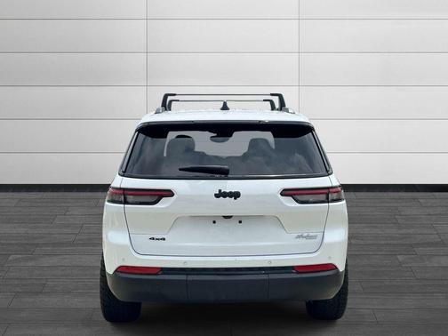 Bright White Clearcoat 2023 Jeep Grand Cherokee L Altitude