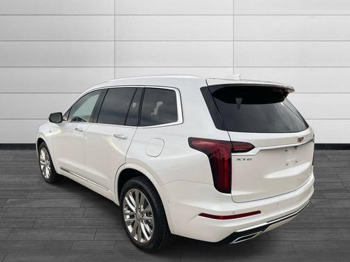2025 Cadillac XT6 Premium Luxury FWD