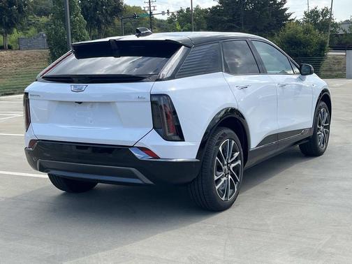 Vibrant White Tricoat 2027 Cadillac OPTIQ Sport