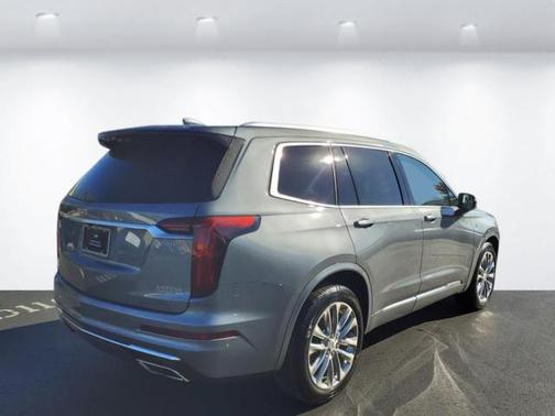 2022 Cadillac XT6 Premium Luxury FWD