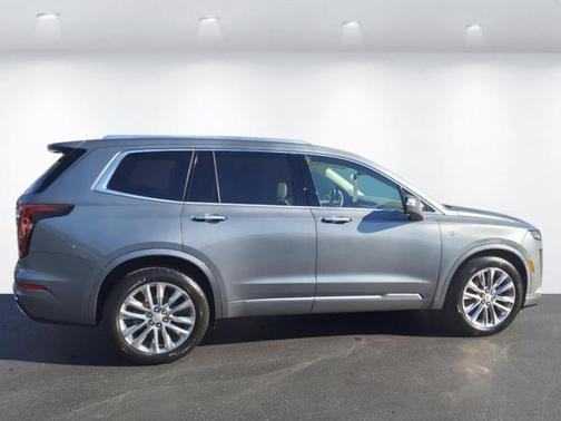 2022 Cadillac XT6 Premium Luxury FWD