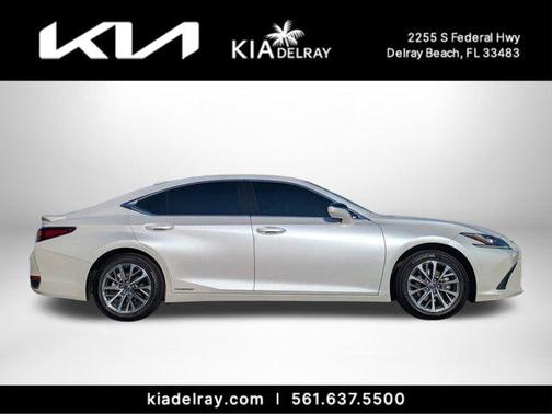 2022 Lexus ES 300h Base