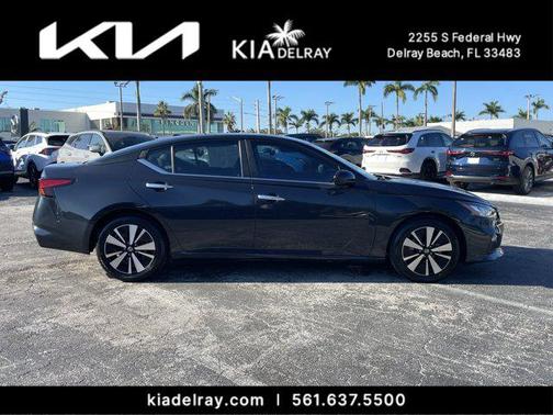 2022 Nissan Altima 2.5 SV