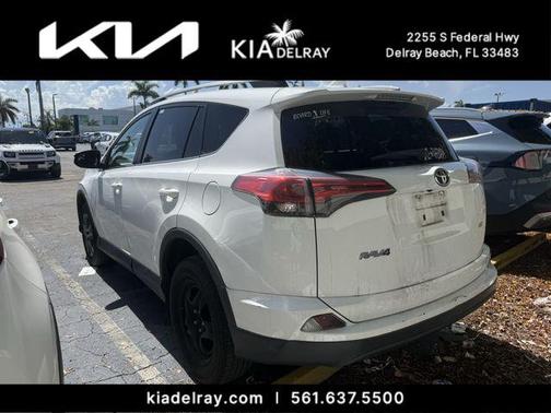 Super White 2018 Toyota RAV4 LE