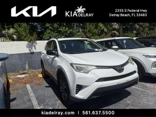 Super White 2018 Toyota RAV4 LE