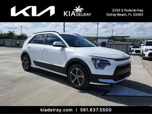 Snow White Pearl 2026 Kia Niro LX