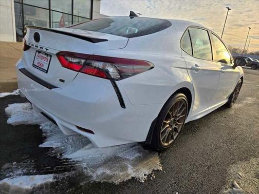2024 Toyota Camry Hybrid SE