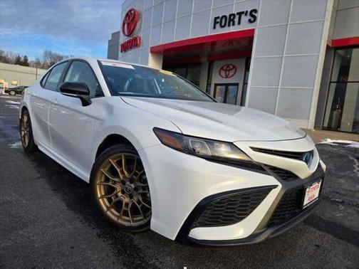 2024 Toyota Camry Hybrid SE