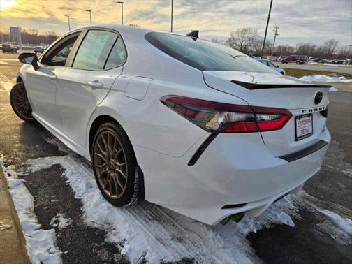 2024 Toyota Camry Hybrid SE