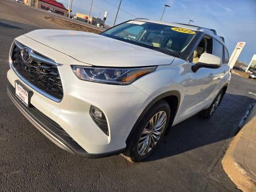 2022 Toyota Highlander Platinum