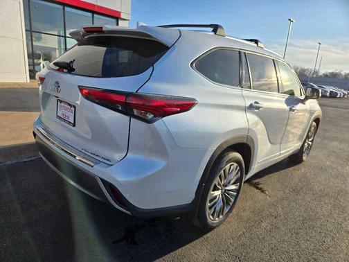 2022 Toyota Highlander Platinum