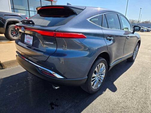 Coastal Gray Metallic 2024 Toyota Venza Limited