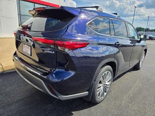 2022 Toyota Highlander Hybrid Platinum
