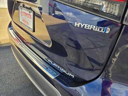 2022 Toyota Highlander Hybrid Platinum