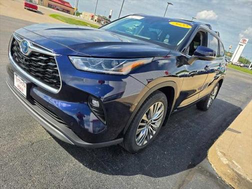 2022 Toyota Highlander Hybrid Platinum