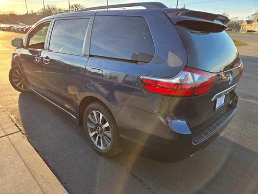 2020 Toyota Sienna Limited Premium