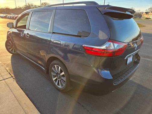 2020 Toyota Sienna Limited Premium