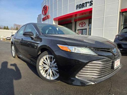 Midnight Black Metallic 2020 Toyota Camry Hybrid XLE