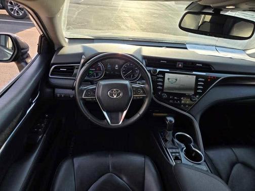 2020 Toyota Camry Hybrid XLE