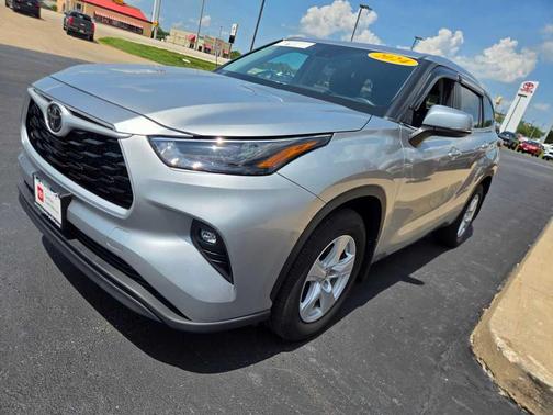 Celestial Silver Metallic 2024 Toyota Highlander LE