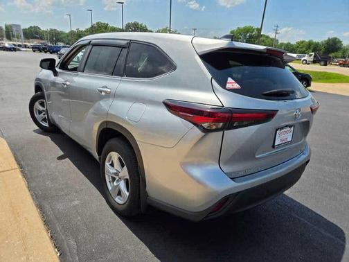 Celestial Silver Metallic 2024 Toyota Highlander LE