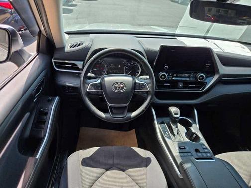 Celestial Silver Metallic 2024 Toyota Highlander LE