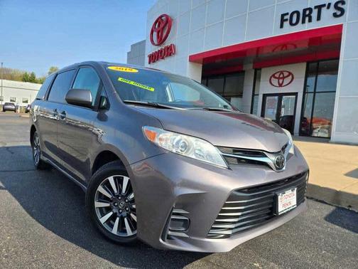 2019 Toyota Sienna LE
