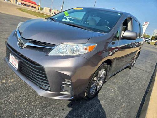 2019 Toyota Sienna LE