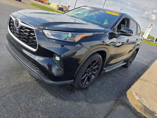 2022 Toyota Highlander LE