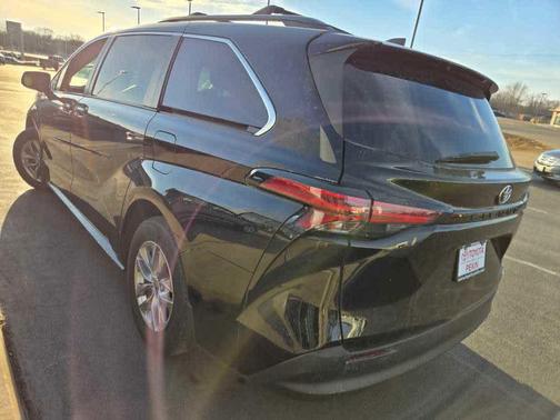 2022 Toyota Sienna XLE