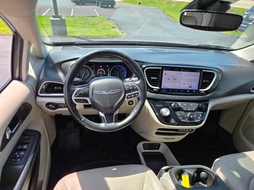 Granite Crystal Metallic Clearcoat 2021 Chrysler Pacifica Touring L