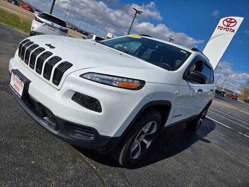 2017 Jeep Cherokee Sport
