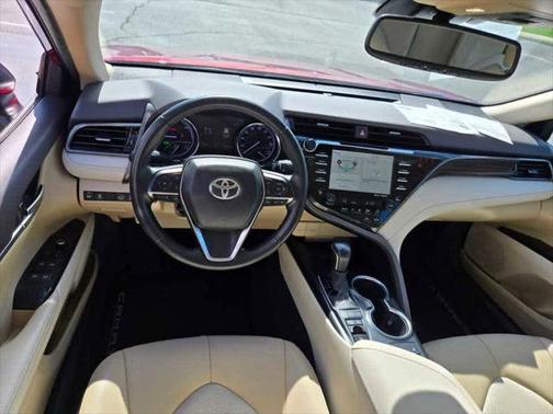2020 Toyota Camry Hybrid XLE