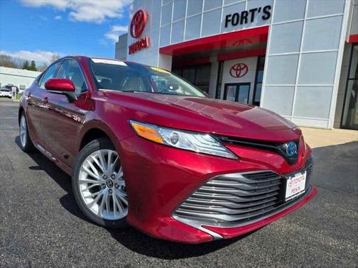 2020 Toyota Camry Hybrid XLE