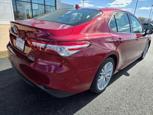 2020 Toyota Camry Hybrid XLE