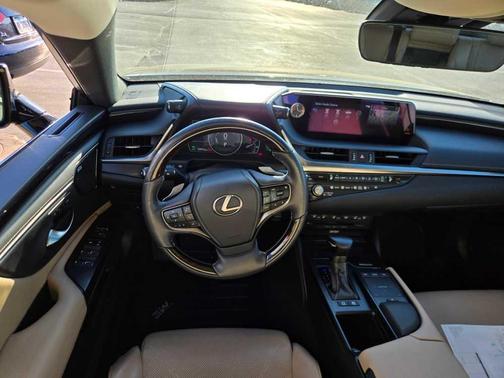 2021 Lexus ES 300h Luxury