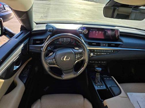 2021 Lexus ES 300h Luxury