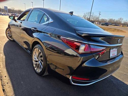 2021 Lexus ES 300h Luxury