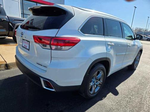 2017 Toyota Highlander Limited Platinum